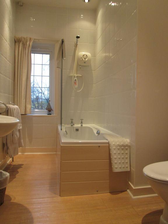 إيست كاوز Crossways House Bed And Breakfast الغرفة الصورة
