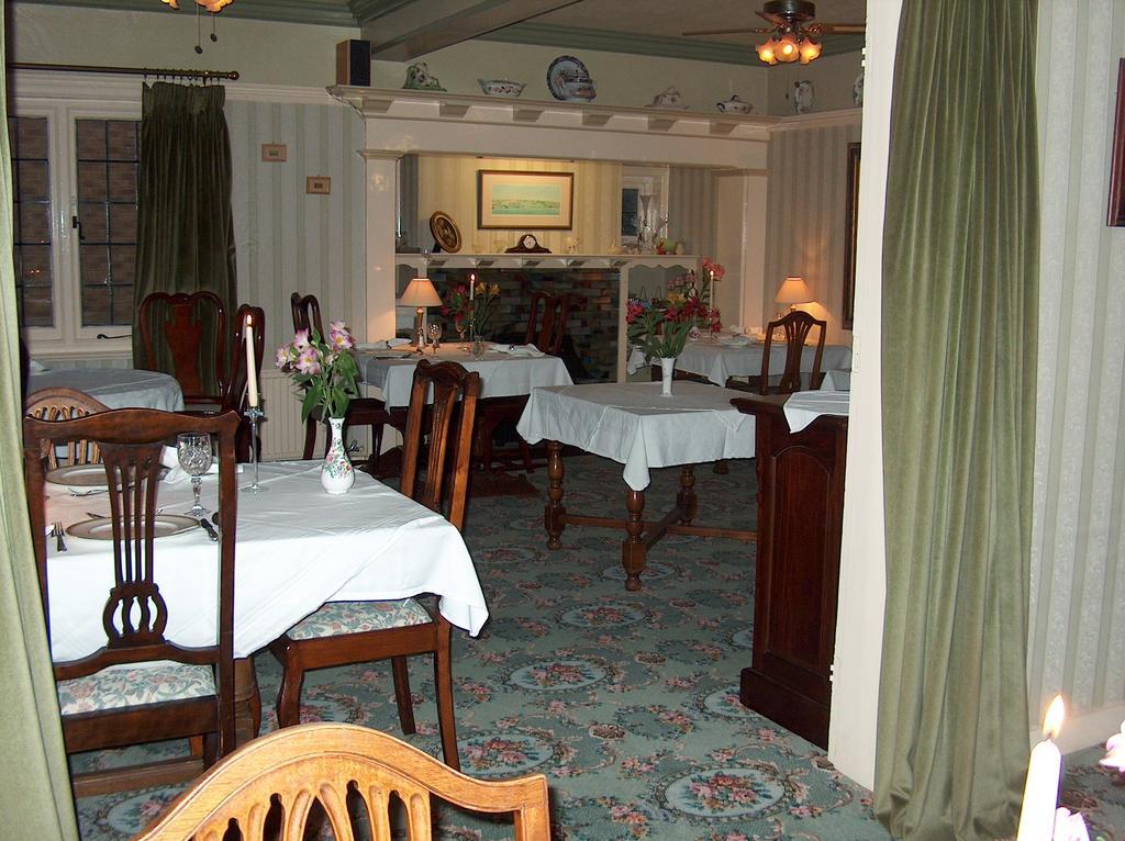 إيست كاوز Crossways House Bed And Breakfast المظهر الخارجي الصورة