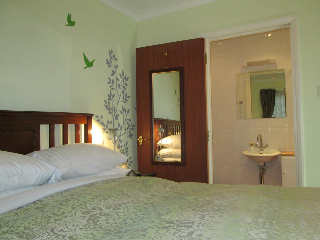 إيست كاوز Crossways House Bed And Breakfast الغرفة الصورة