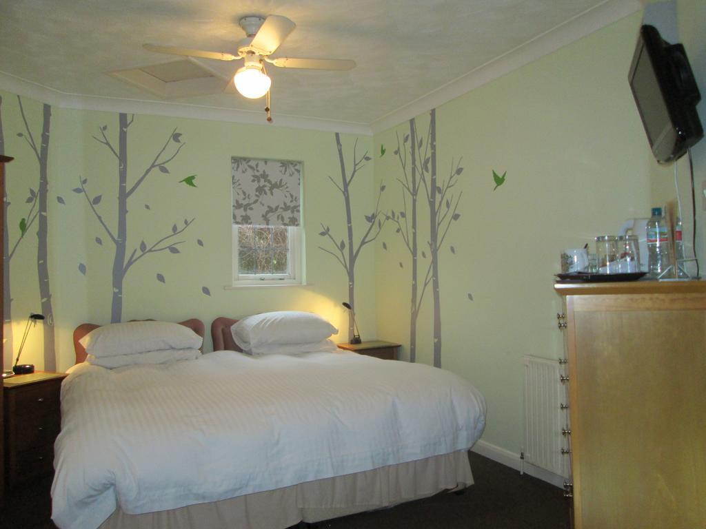 إيست كاوز Crossways House Bed And Breakfast الغرفة الصورة