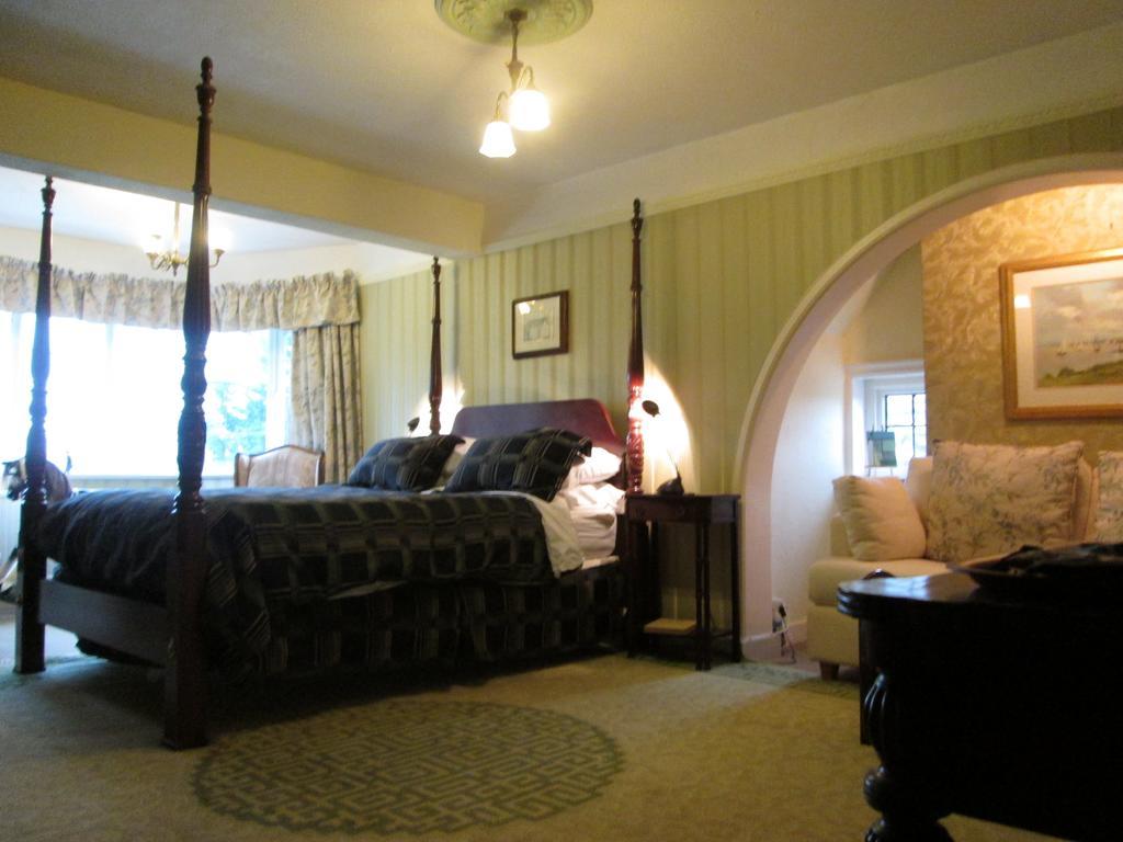 إيست كاوز Crossways House Bed And Breakfast الغرفة الصورة